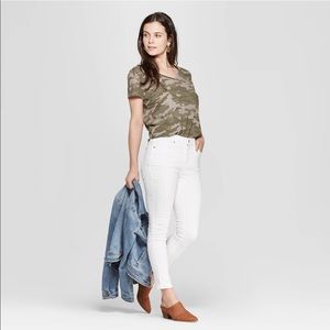 Set of 2 Universal Thread T-Shirts